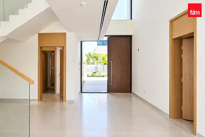 Landscaped | Multiple Cheques | Bright Layout