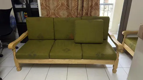 Solid wood sofa, with 6 cushions and 6 green cushion covers