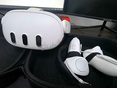 Meta Quest3 512GB VR headset with carry case + lens protector