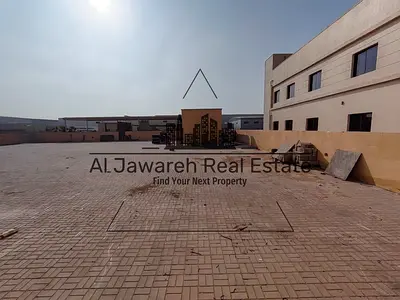 حوطه ع الشارع مباشر مع مكاتب وحمامات \ام القيوين \