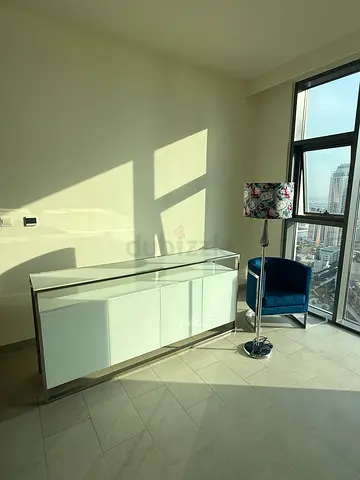 Modern Furniture Set – Excellent Condition