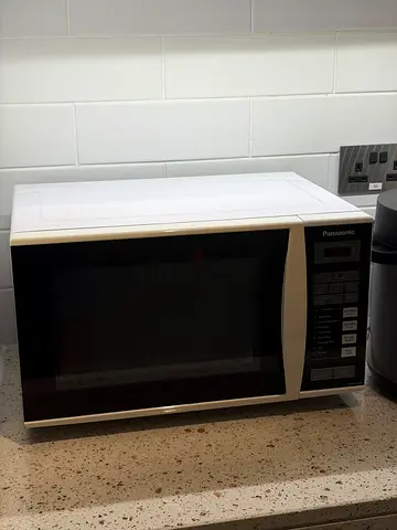 Panasonic 25L Microwave Oven – 800W | NN-ST342W