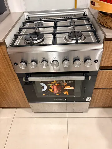 Stainless Steel 5-Burner Gas Cooker with Built-in Oven 6 month old, with warranty