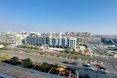 Vacant | High Floor | Community Living | Beach