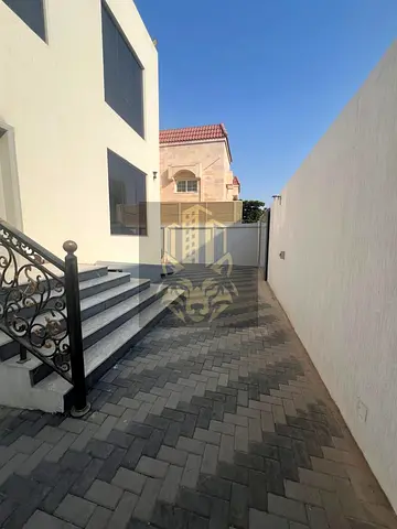 For rent: a villa in Sharqan with 4 rooms On the main street Very close to Al Fasht Corniche Brand new, first occupant Area: 3150 sq ft Grou