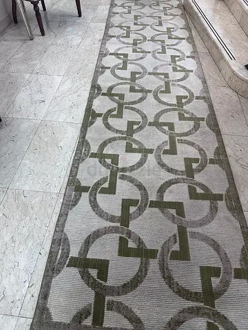 Long runner rug with geometric chain pattern - good condition