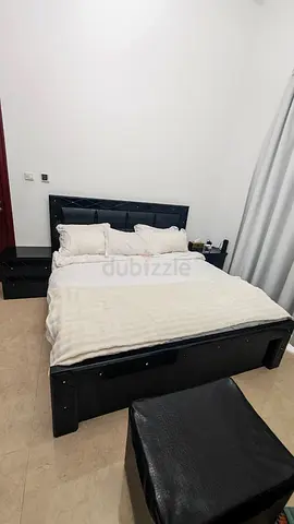 Full Bedroom set for sale - moving houses and redocrating