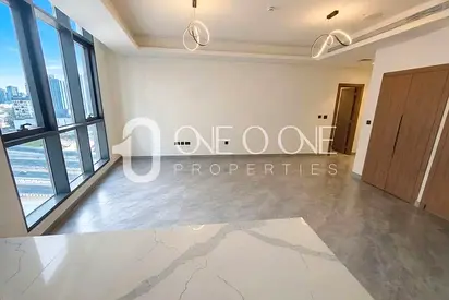 Spacious 1BR Apartment | Balcony |