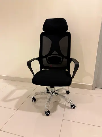 Ergonomic Office Chair with Headrest – Adjustable & Comfortable
