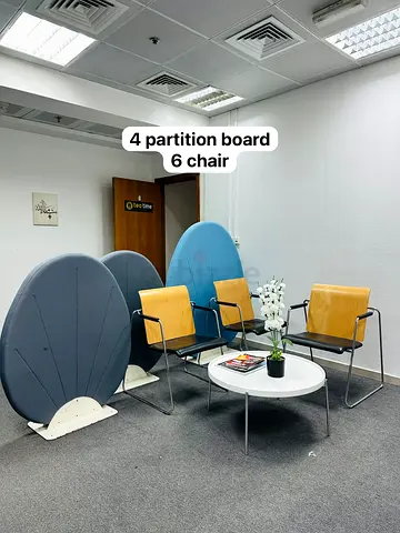 Office waiting area set - 6 chairs with 4 acoustic partition boards