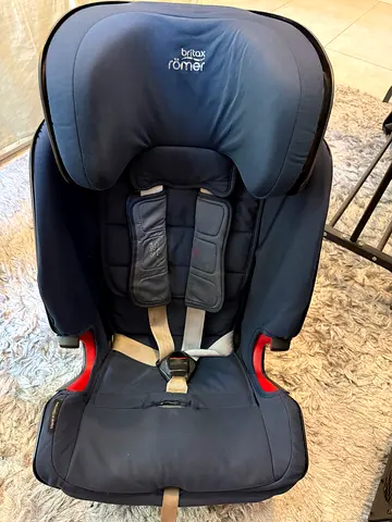 ISOFIX Car Seat (9-36 kg) - Good Condition