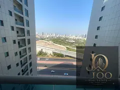Prime location | Spacious area | Balcony with an open view | Air conditioning and maintenance cover
