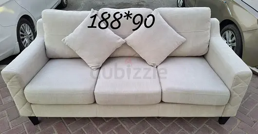 Beautiful 3seater sofa available ready to sell