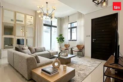 Exclusive | Corner | Renovated | Near Mall & Exit