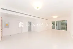 Spacious Balcony| Chiller Free |Near Metro Station