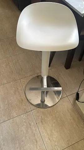 Ikea adjustable bar stool with chrome base — good condition