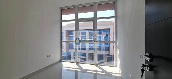 SPACIOUS BRIGHT WELL MAINTAIN 3BR TOWNHOUSE