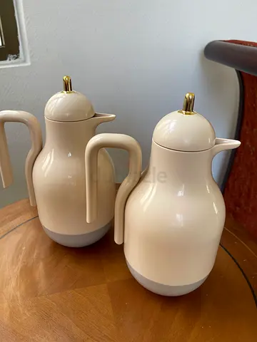Set of 2 Beige Thermal Coffee/Tea Carafes - Good (28)Condition