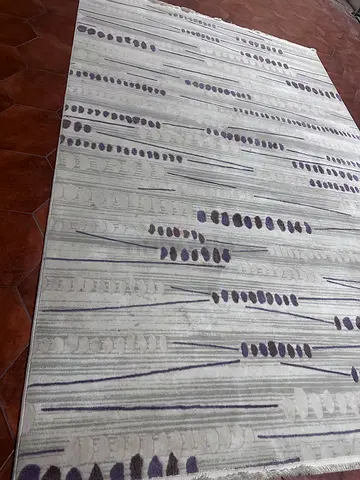 Light grey modern patterned area rug - good condition, 2.5 x 1.8m (approx.)