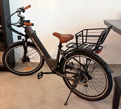 Urban 26” electric bike with rear basket - excellent condition.