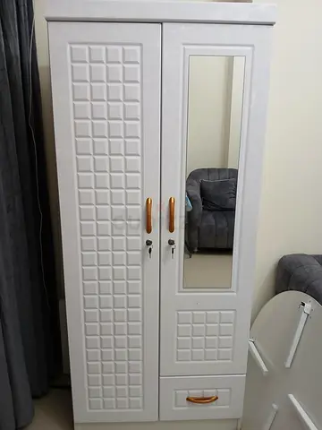 White closet (wardrobe)