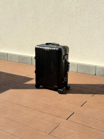 RIMOWA Chek in black cabin