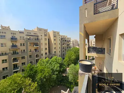 Well maintained 1/BR Closed Kitchen Apt