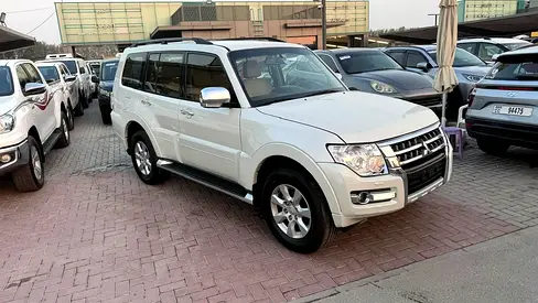 2020 Mitsubishi Pajero GLS Medium Line GCC Specs - Excellent Condition