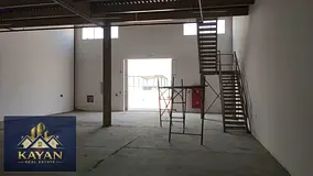 New warehouse (ground floor and mezzanine) with an area of 4,393 square feet.