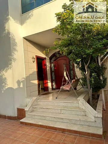Exceptional Investment & Commercial Potential in a Prime Main-Road Location! We are pleased to offer a spacious 2-storey villa for sale located direct