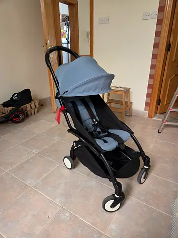 Babyzen Yoyo lightweight travel  stroller in blue-green — folds compactly, excellent condition.
