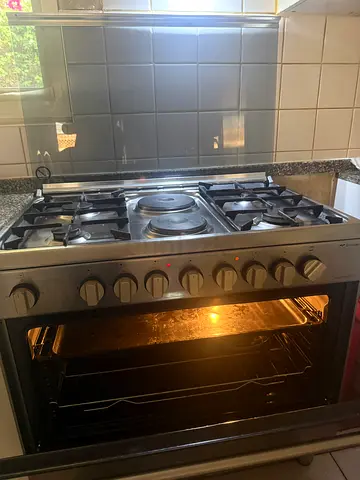 Stainless Steel 4-Burner and 2 electric Bompany Gas Cooker with Oven - Good Condition