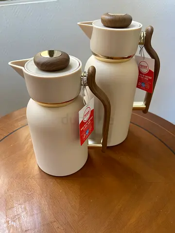 Regal(38)  set of 2 vacuum insulated thermal flasks - beige with wooden handles