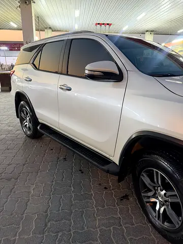 2017 Toyota FORTUNER photo 5