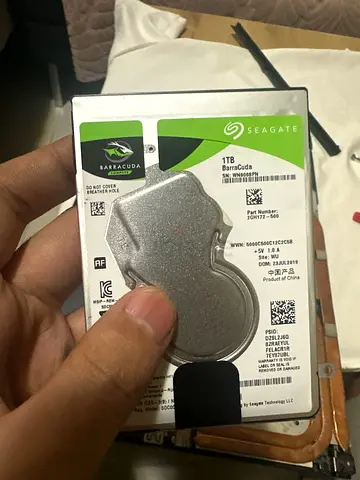 Seagate Barracuda 2.5" HDD 1TB
Speed: 7200 RPM (higher performance than typical laptops -5400 RPM)