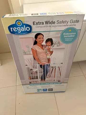 Regalo Extra Wide Safety Gate (with extension) - New in Box