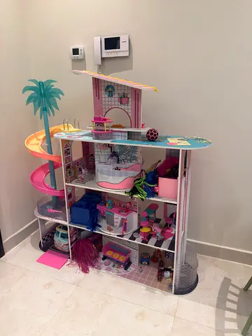LOL Dollhouse with dolls and lots of accessories