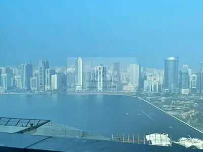 شقة غرفتين وصالة للبيع في المجاز 3 الشارقة | طابق مرتفع، إطلالة بحرية كاملة، بلكونتان وجيم ومسبح