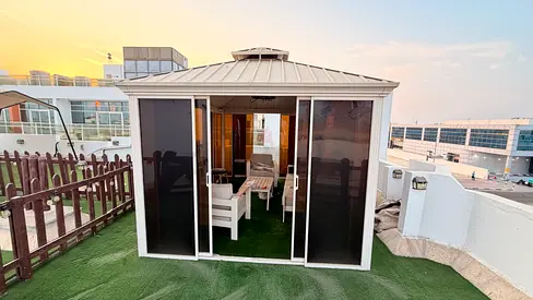Aluminium outdoor gazebo/sunroom with tinted panels - 4 slide door