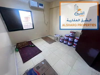 للإيجار السنوي في ثاني صف من كورنيش عجمان | شقة غرفتين وصالة واسعة (تناسب الشيرنج وموظفي الشركات) مع بلكونة، تكييف إسبليت جديد، وصيانة مجانية