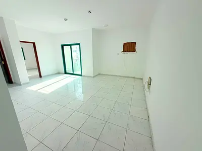 READY TO MOVE 2 BHK WITH BALCONY 1 BHATROOM WINDO AC CENTRAL GAS