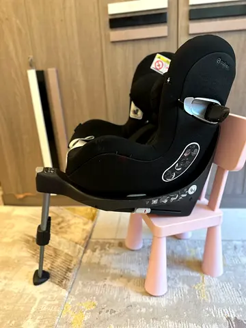 Cybex sirona car seat with rotating base