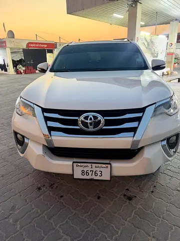 2017 Toyota FORTUNER photo 3