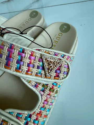 Guess Sandals #NEW , never used +GIFT
