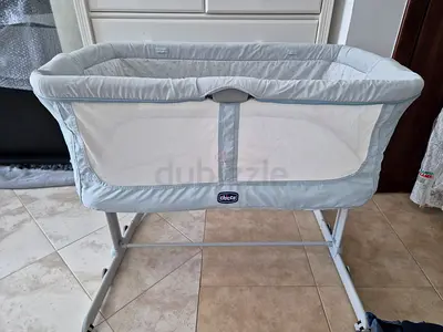 Chicco bedside bassinet / co-sleeper in excellent condition