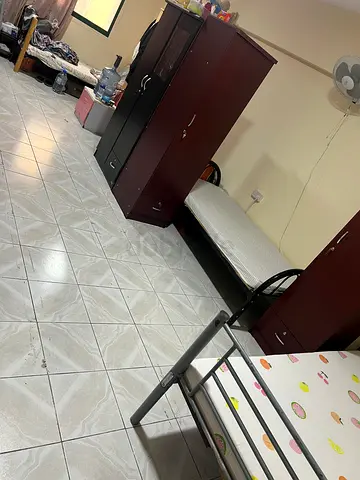 Executive bachelor Bed space available for male nearby Sharaf DG metro Al Mankhool area Bur Dubai