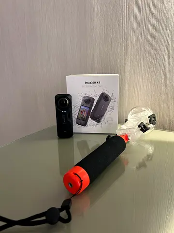 Insta360 X4 Action Camera with extra Floating Hand Grip (New Condition) all accessories included