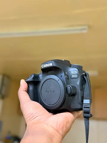 Canon 80D + 70-200 f/2.8 for Sale

Includes:
✔️ Charger
✔️ Battery
✔️ Memory Card
✔️ Camera Bag