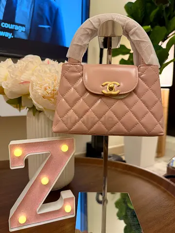 Small quilted pink handbag with gold CC logo