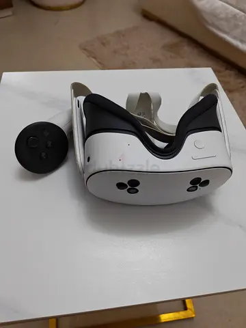 Meta Quest 2 (or Meta Quest 3?) VR Headset with Controller - Very Good Condition